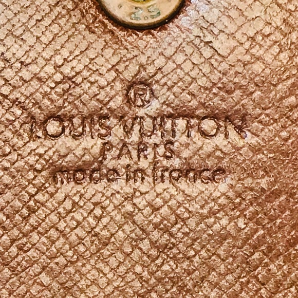 🔥LOUIS VUITTON Vintage Monogram Sarah Wallet🔥 - Picture 11 of 16